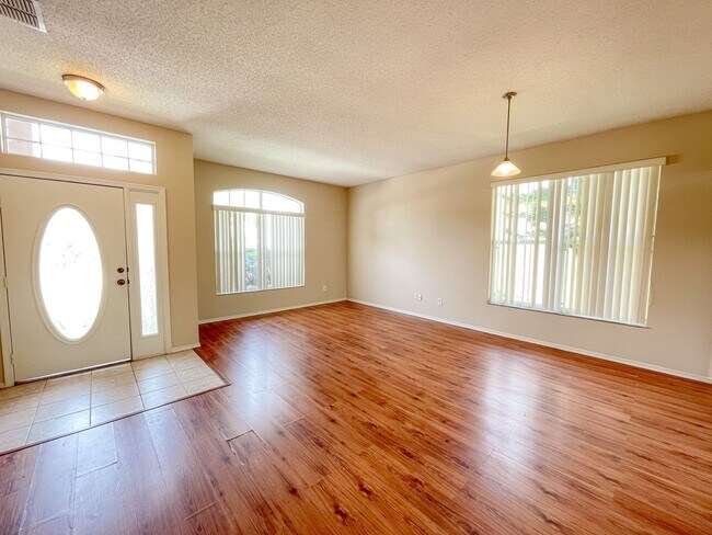 Photo - Fantastic 4 bedroom/ 2 bathroom  in East Orlando!! (NEW PICTURES COMING SOON!!) House