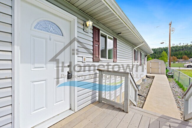 Foto del edificio - 6498 Tamarack Ln