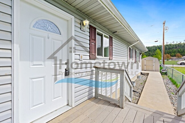 Building Photo - 6498 Tamarack Ln