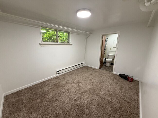 Building Photo - 24 Broadwater Ave