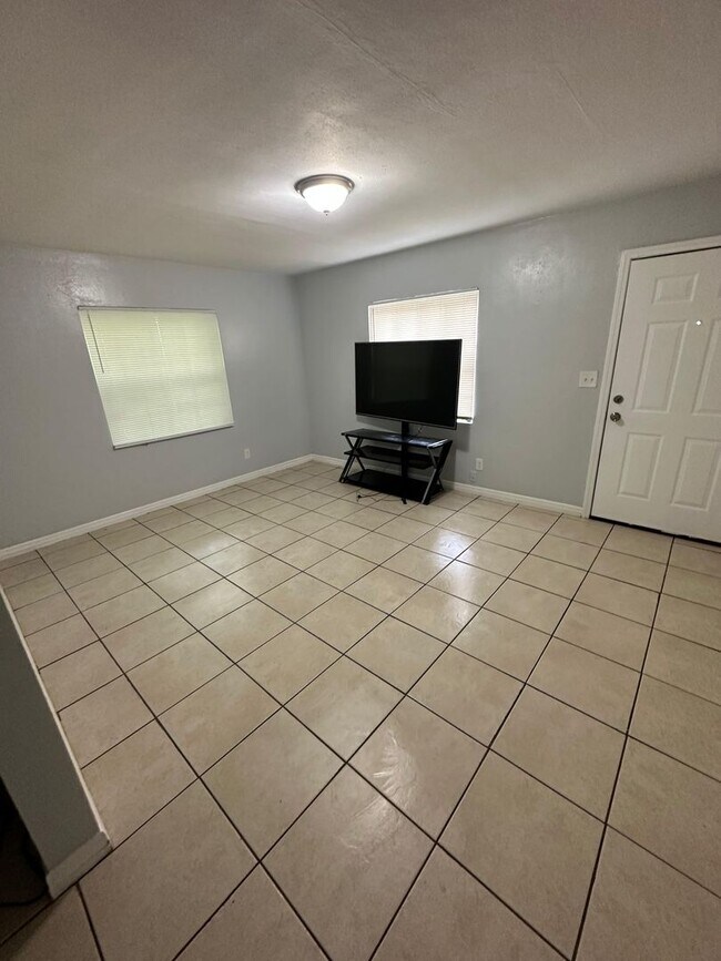 Foto del edificio - 1109-1111 W 20th St