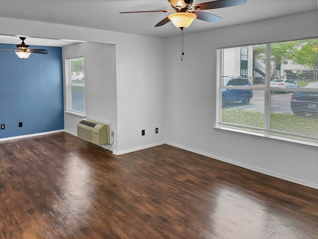 Studio - Living - West University Gardens