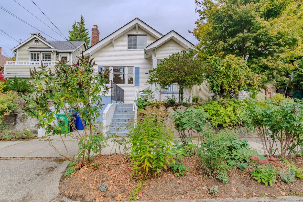 Primary Photo - 4bd/1.75ba Seattle Home