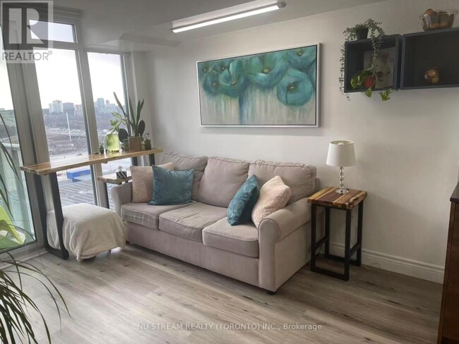 Building Photo - 121 McMahon Dr