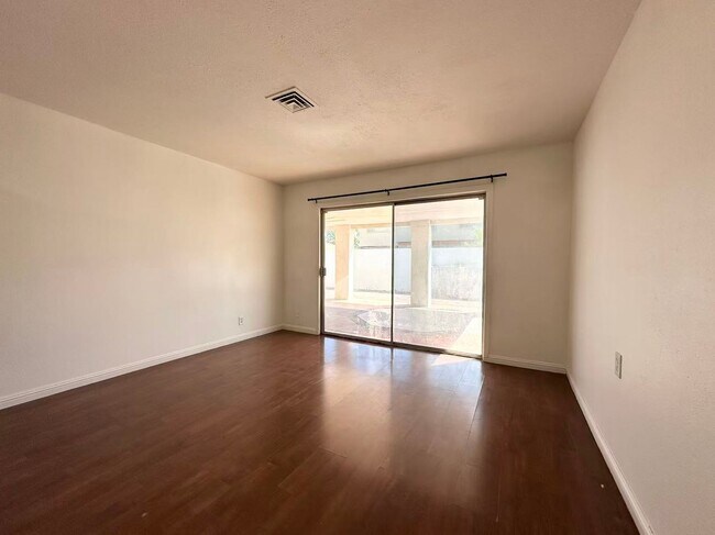 Foto del edificio - Charming Single-Story Home in Spring Valley