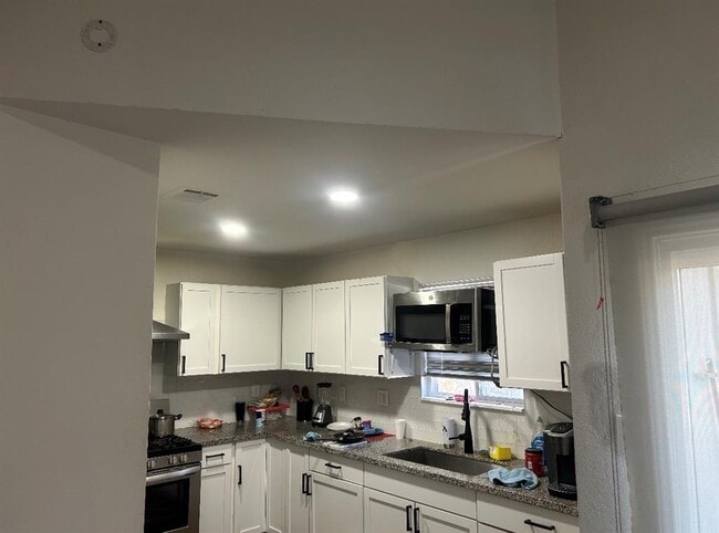 Building Photo - 14557 Robert I Walker Blvd