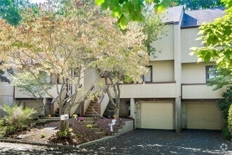 Building Photo - 5 Rockledge Dr