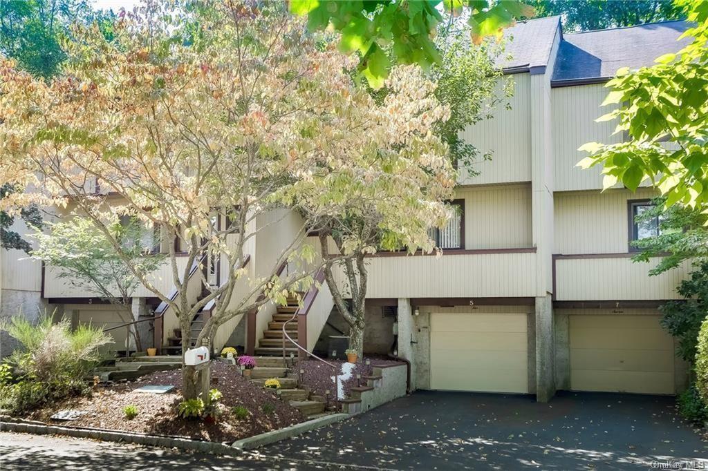 Primary Photo - 5 Rockledge Dr