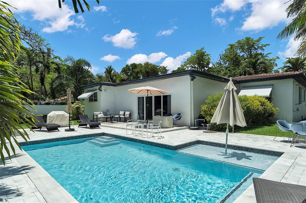 Foto principal - 660 NE 121st St