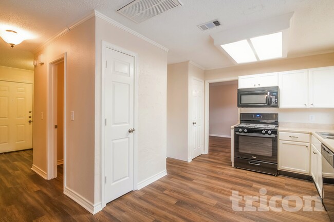 Building Photo - 18139 Lake Bend Dr