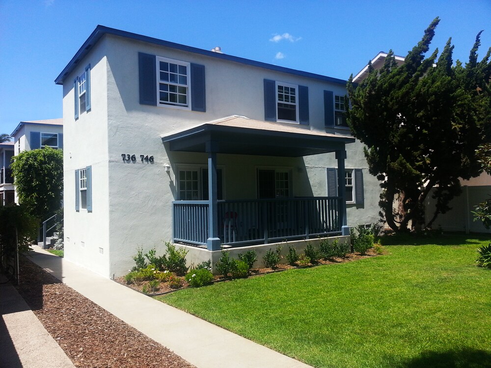 Primary Photo - 742 E Ave