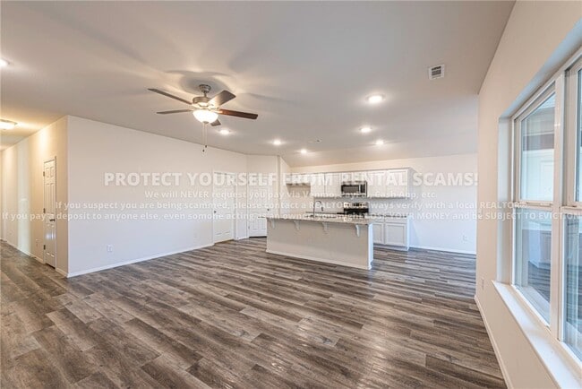 Building Photo - 916 E Bunting St