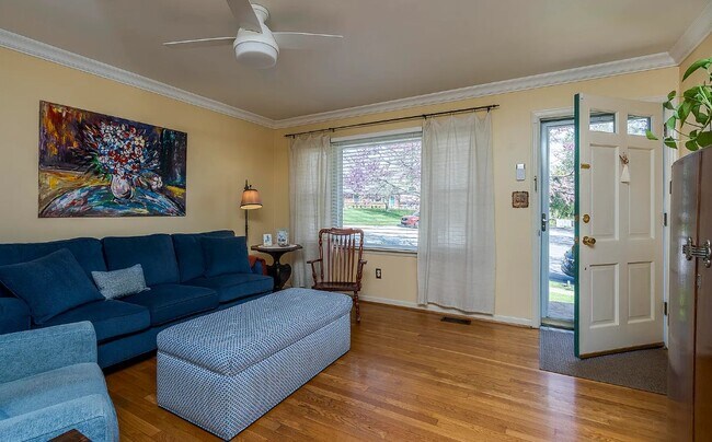 Building Photo - 1124 Greentree Ct