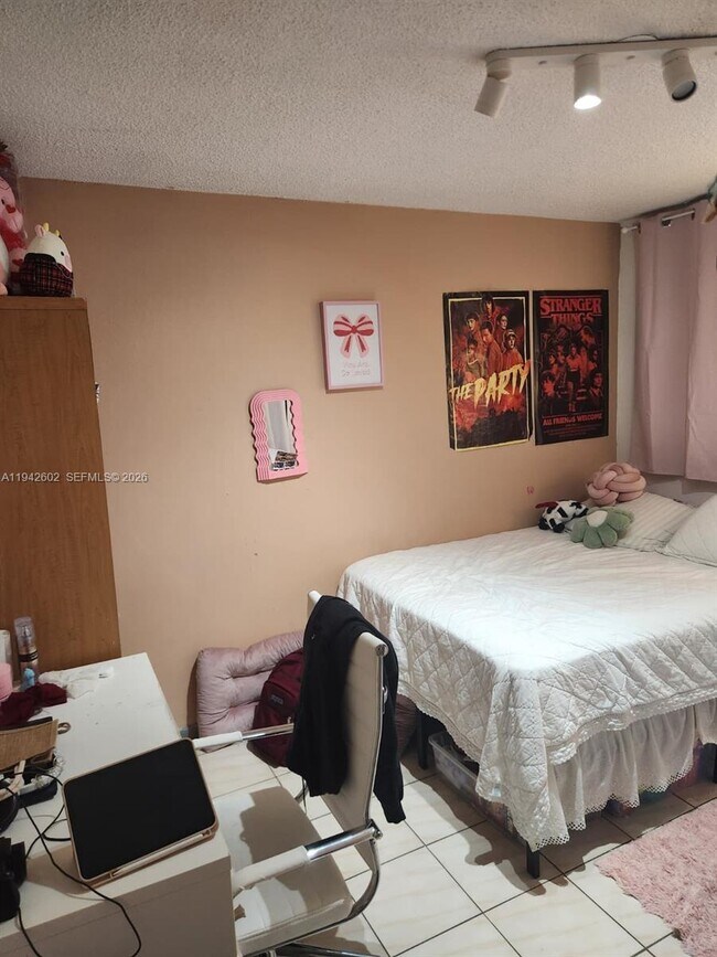 Foto del edificio - 2498 SW 17th Ave