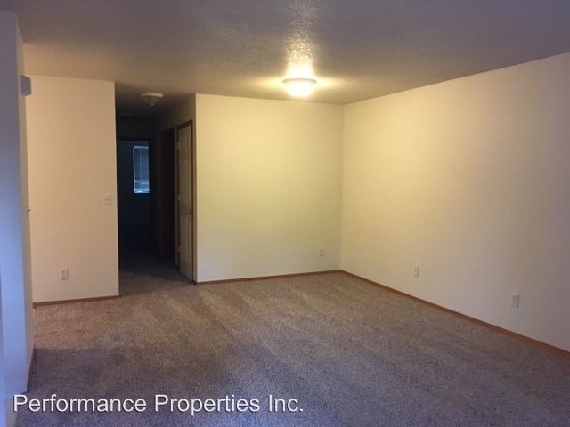 Building Photo - 3410 SE 143rd Ave