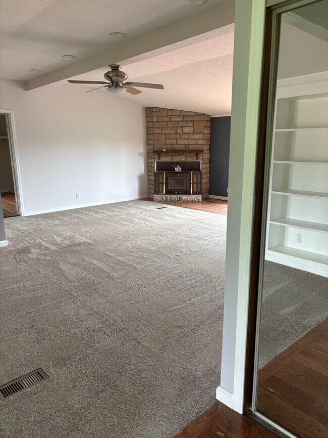 Foto del edificio - Charming 4 beds 2 baths in Johnstown!