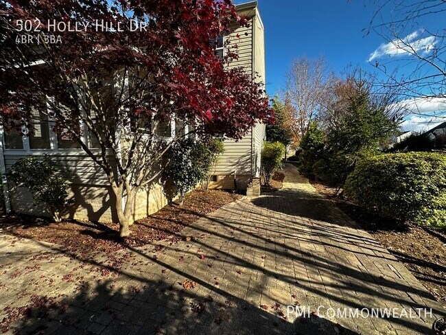 Building Photo - 4 Bed / 2.5 Bath Single Family (Available ...