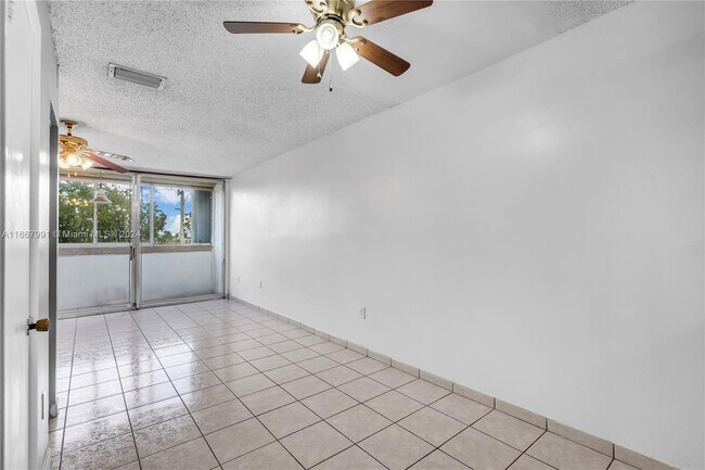Building Photo - 1750 W 56th St