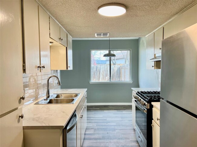 Building Photo - 10707 Daryl Cove