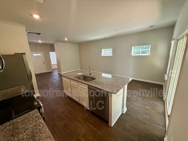 Foto del edificio - 101 Pendleton Place Way