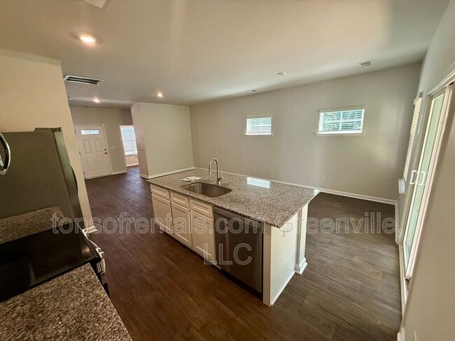 Foto del edificio - 107 Pendleton Place Way