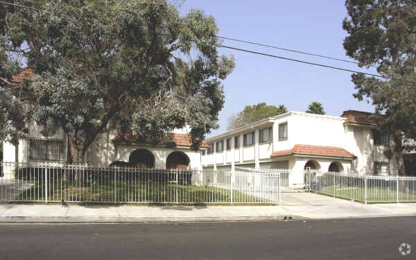 Primary Photo - 233-235 Palmetto Dr
