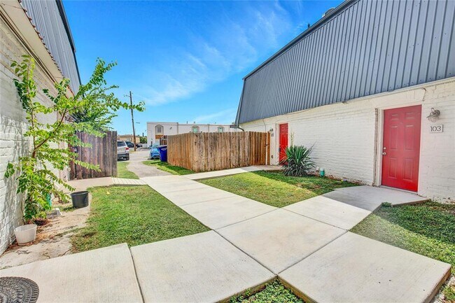 Foto del edificio - 7204 Twin Crest Dr