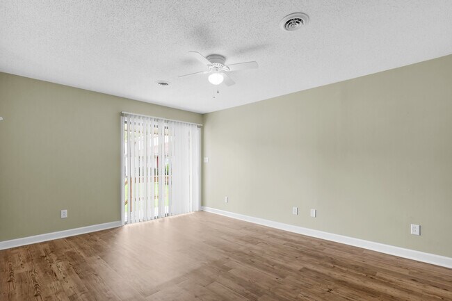 Foto del edificio - 125 Pirates Rd