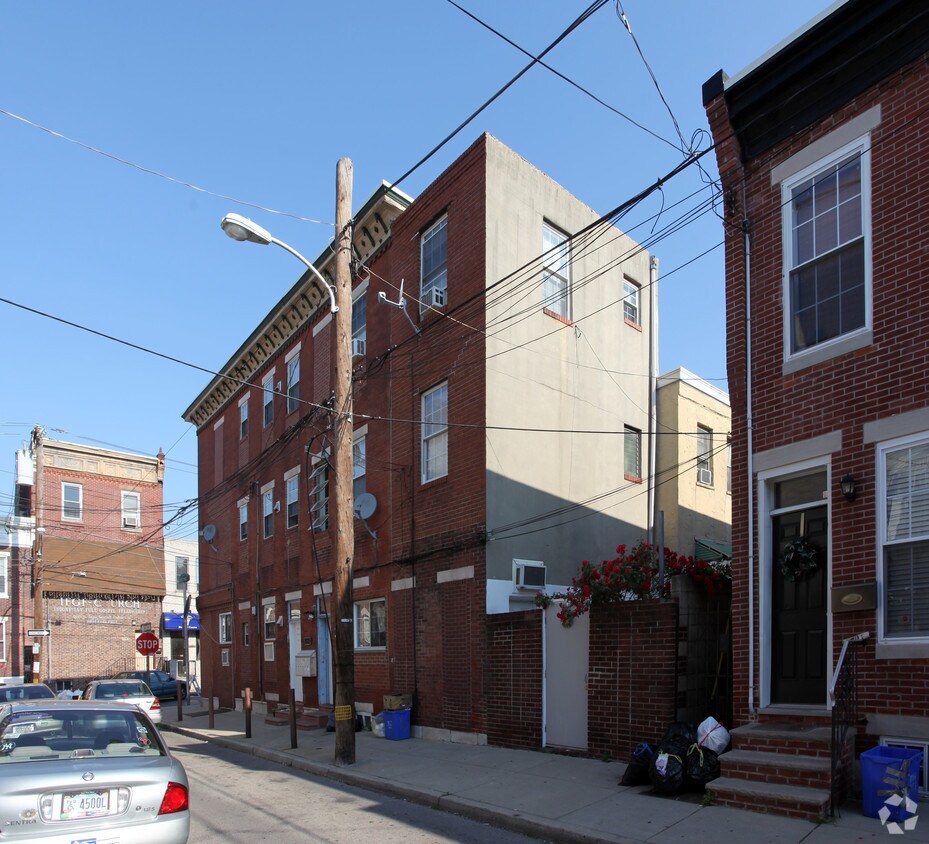 Building Photo - 2025 S 13th St