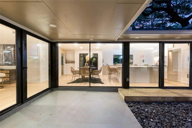 Foto del edificio - 8608 Tallwood Dr