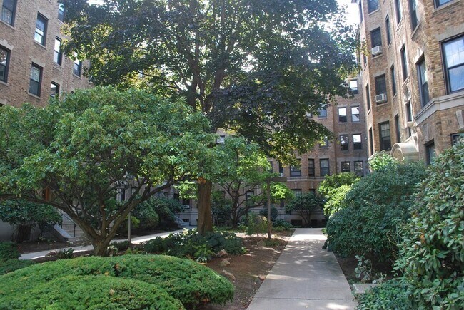 Building Photo - 122 Riverway