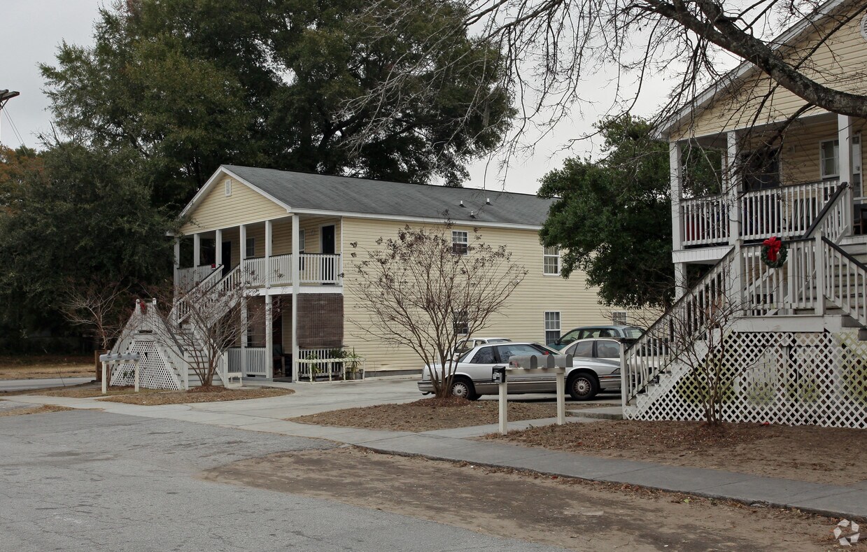 Building Photo - 1901 Success St