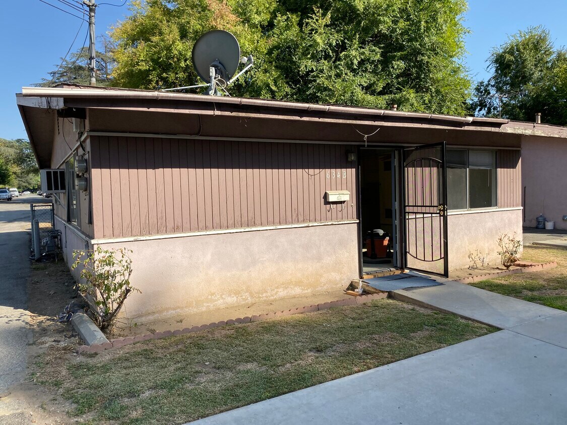 Building Photo - 634 W Olive Ave
