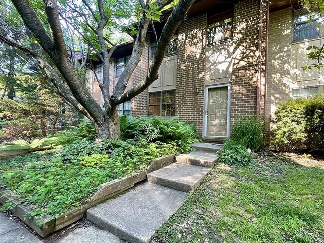 Photo - 2004 Headlands Cir Townhome