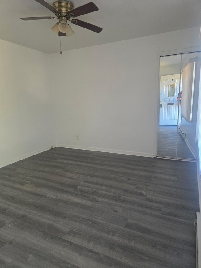 Building Photo - 221 Short Hills Dr