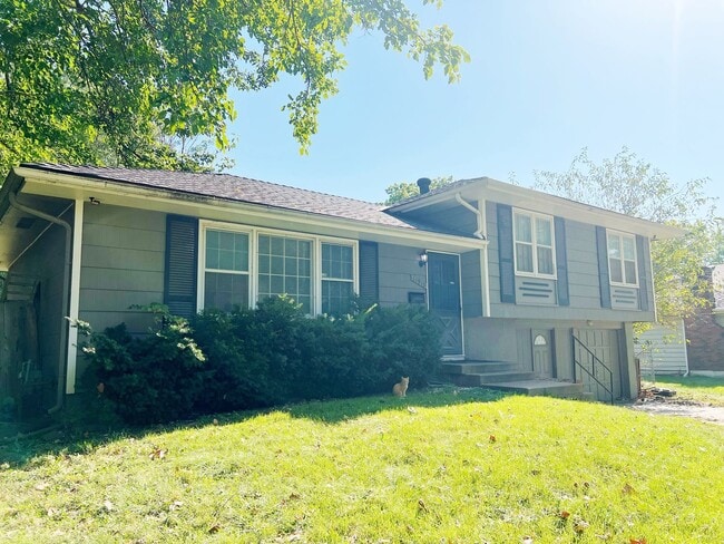 Building Photo - COMING SOON: Charming 3-Bedroom Home with Modern Kitchen & Spacious Backyard!