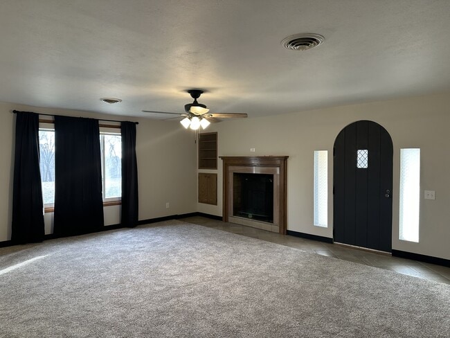 Foto del edificio - 260 Mark Twain Dr