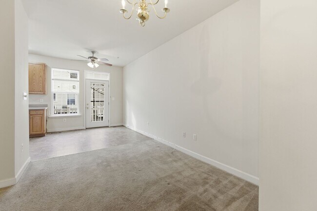 Foto del edificio - Lovely 3 BR/2.5 BA Townhome in Camp Springs!