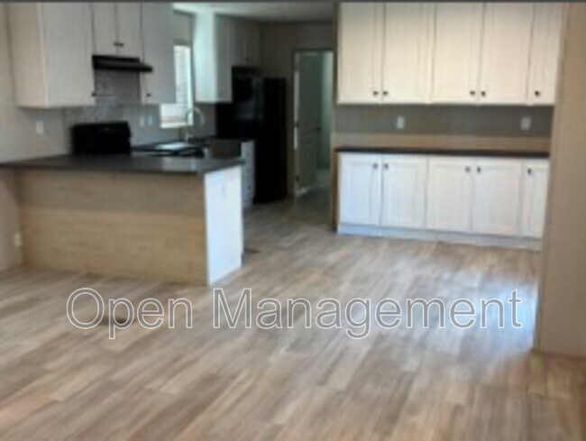 Foto del edificio - 2710 N Farm Rd 137