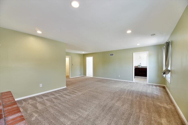 Building Photo - 5341 Waring Rd