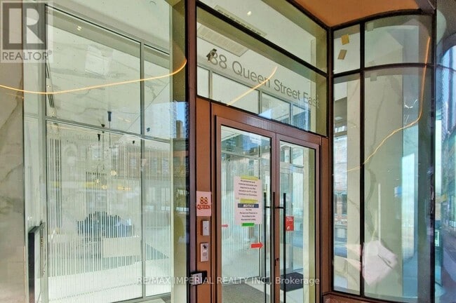 Photo du bâtiment - 88 Queen St E