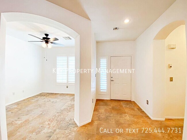 Building Photo - 2 BEDROOM + DEN ONE STORY TOWNHOME IN GUAR...