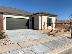 Building Photo - 1228 W Felter Dr