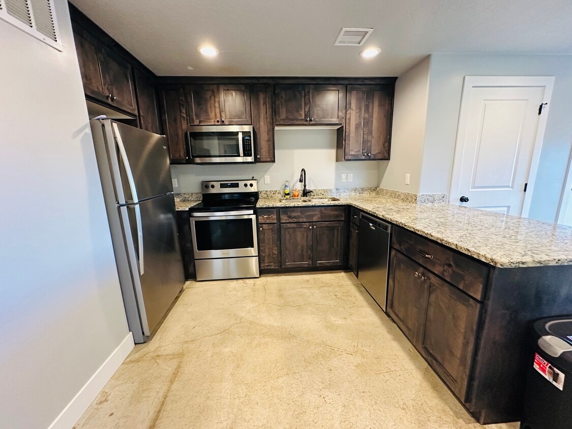 Foto principal - 583 N 400 E