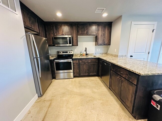 Building Photo - 583 N 400 E