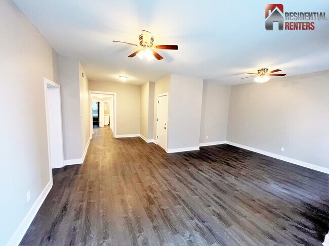 Building Photo - 1816 E Kane Plz