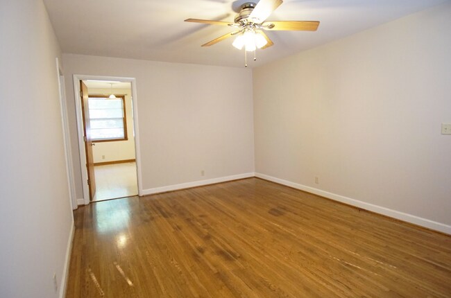 Building Photo - 4700 Lealand Ln