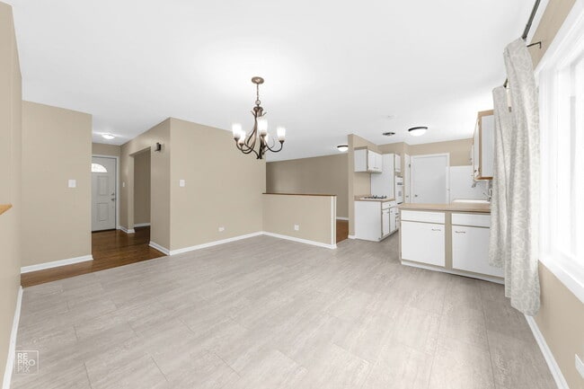 Building Photo - 410 N Shore Dr