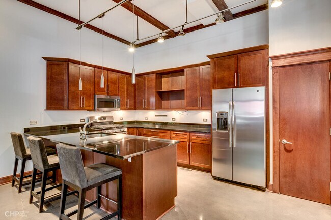 Foto del edificio - 650 N Wood St
