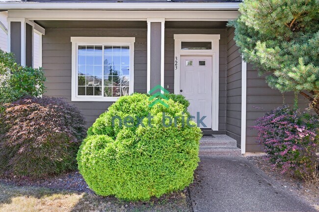 Foto del edificio - "Charming 3-Bed Oasis with 2.5 Baths in Prime Renton Location - Spacious layout!"